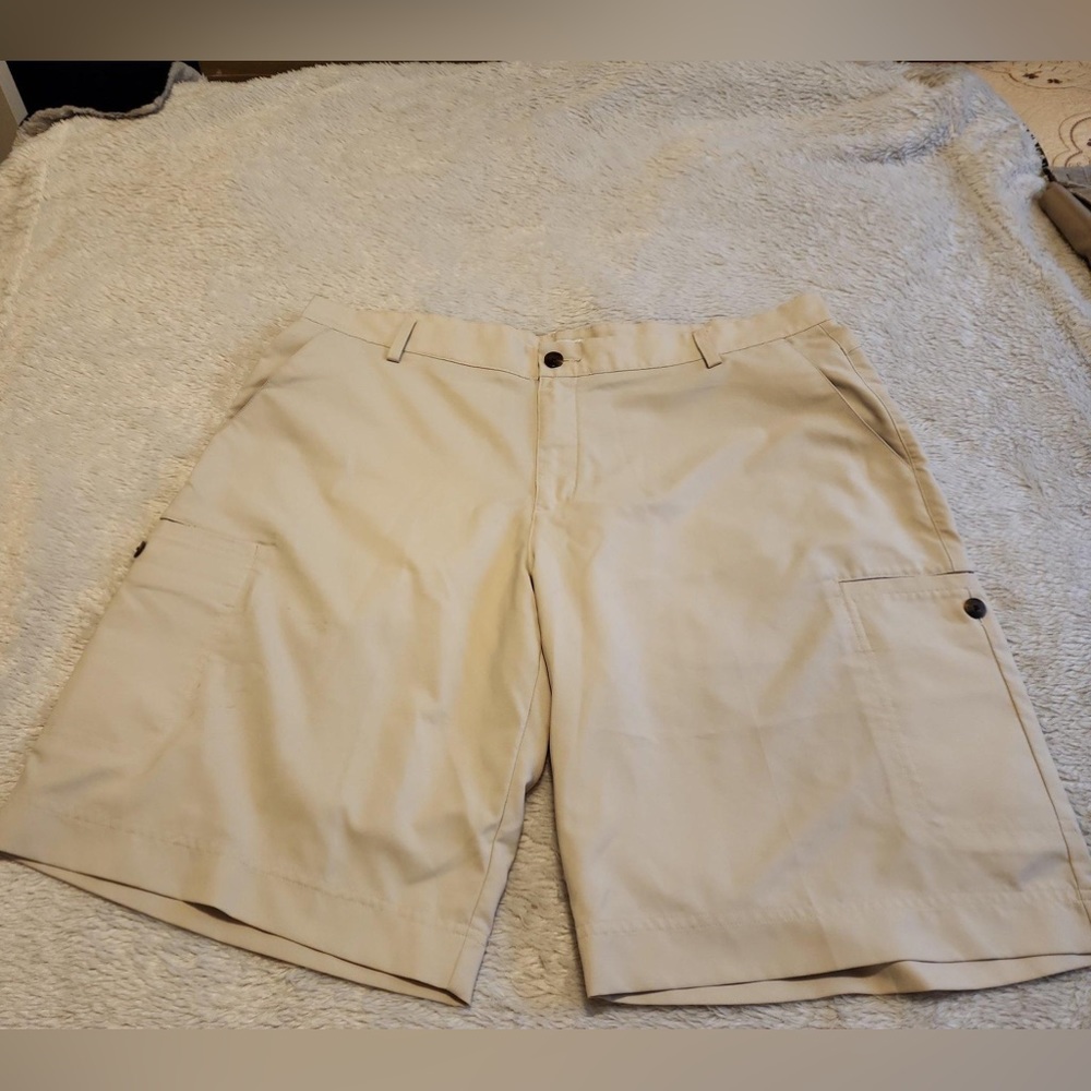 Adidas Golf Shorts Ivory Cream Cargo Pockets Flat Front Chino Mens Size 38